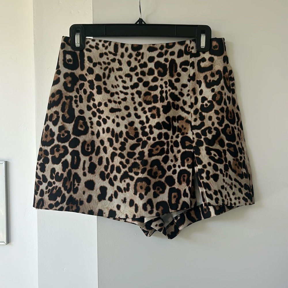 Zara leopard skort. NWT. Never worn.